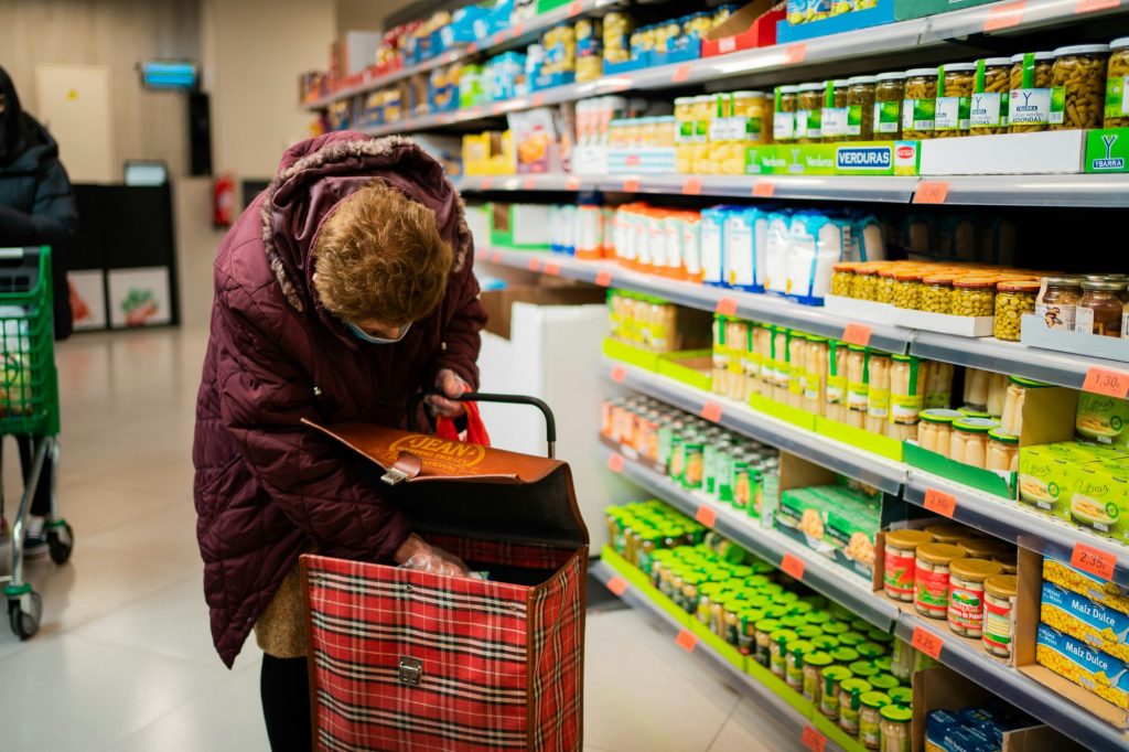 Consumption Slows as Greeks Struggle to Make Ends Meet