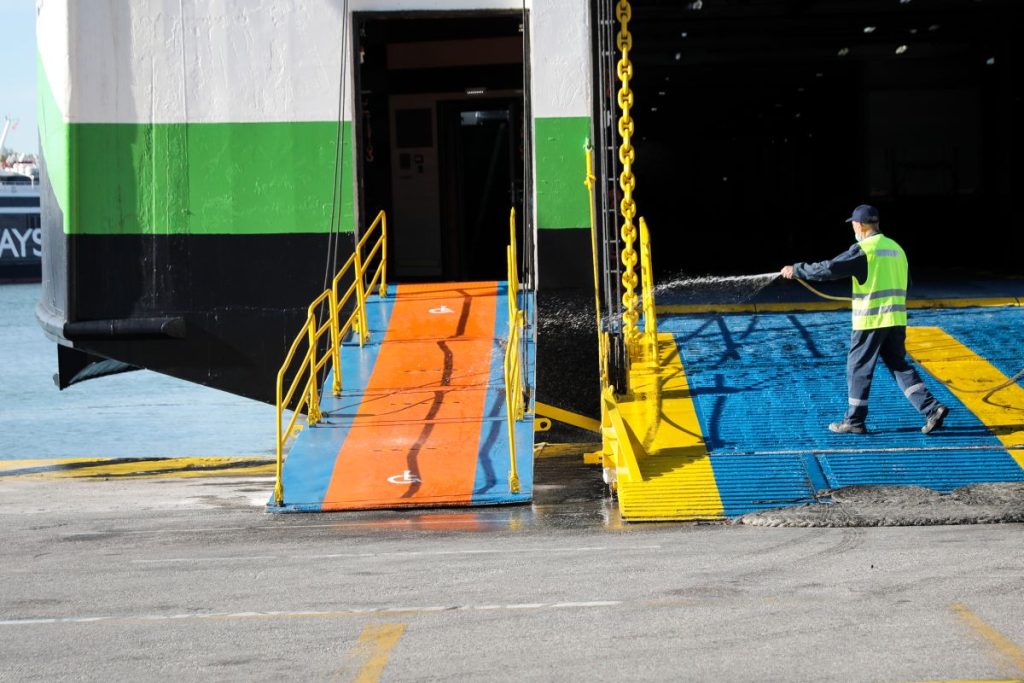 No Ferries to Greek Islands on May Day: Nationwide Strike Planned