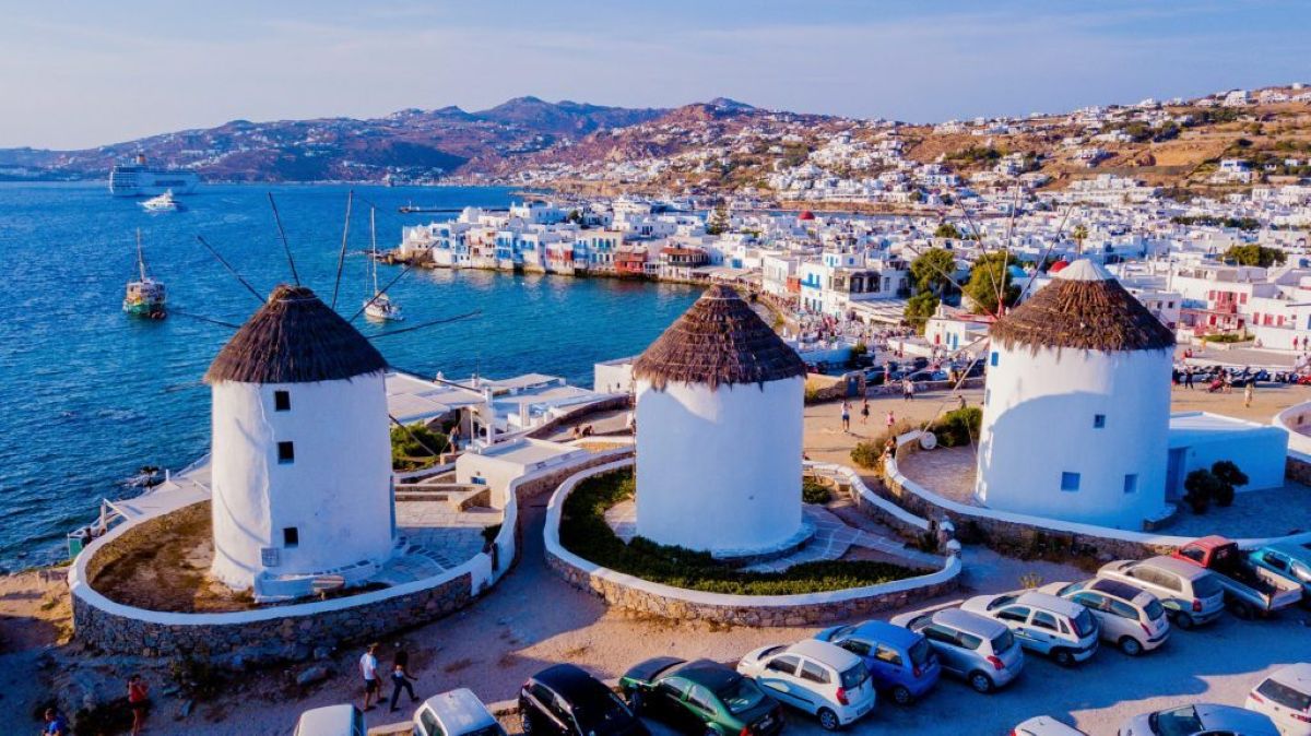 Counterfeit Goods Ring Busted in Mykonos – Seven Arrested