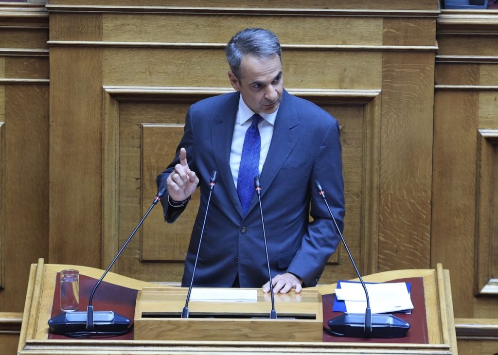 Mitsotakis: Examination of Asylum Requests Suspended for 3 Months